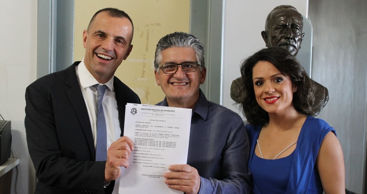 Nitzan Paldi o prefeito de Jacarezinho Sergio Faria e Elaine Paldi - Pragas e Eventos