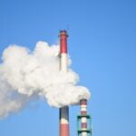 Mudanças climáticas Pilhas De Fumaça Contra O Céu Azul