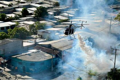 El Salvador Utiliza Fumigação Aérea para Combater o Dengue