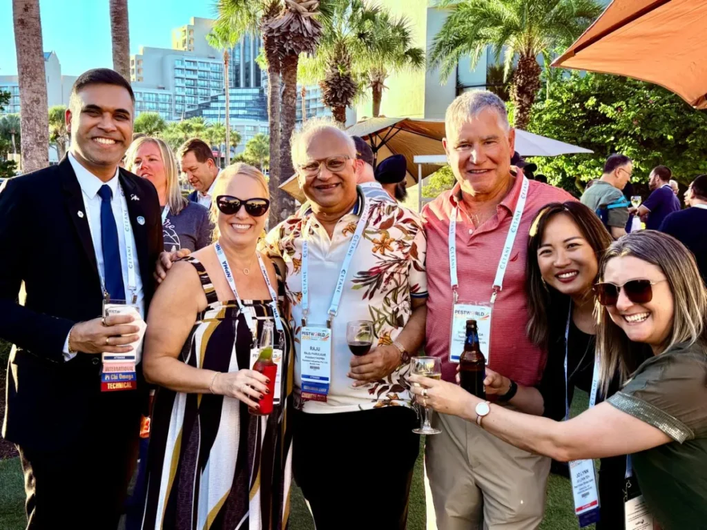 Time to socialise at the PestFest poolside party - Pragas e Eventos