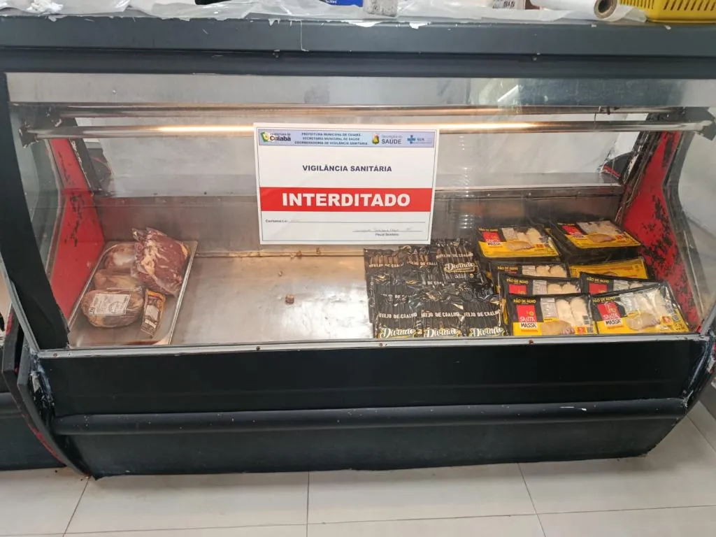 Policia Civil e Vigilancia Sanitaria interditam acougue 1 - Pragas e Eventos