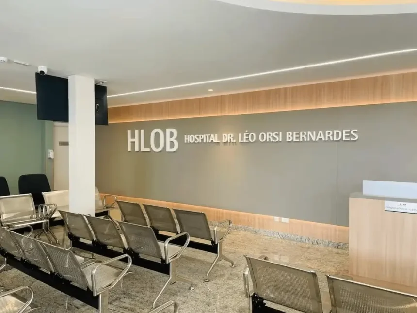 Foto da recepção do Hospital Léo Orsi Bernardes (HLOB)