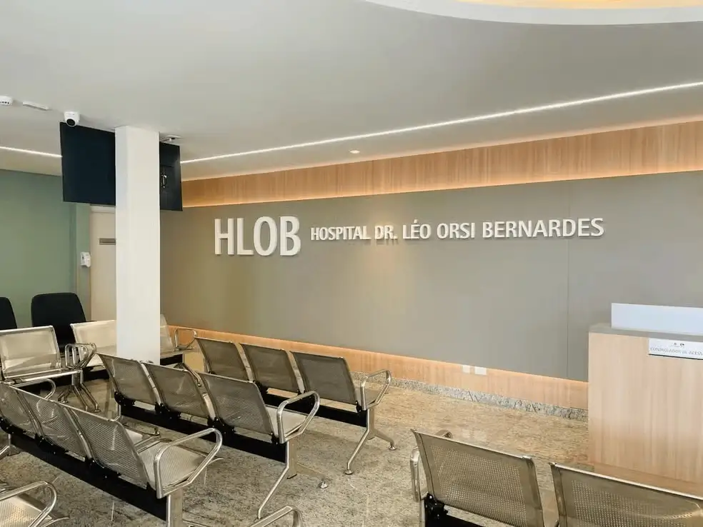 Foto da recepção do Hospital Léo Orsi Bernardes (HLOB)