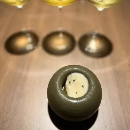 sobremesa do evett levava de tres a cinco formigas secas sobre um sorbet inspirado no sikhye bebida tradicional coreana - Pragas e Eventos